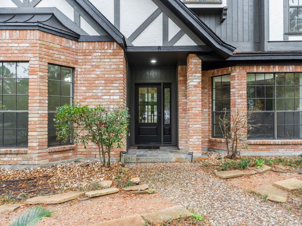 6 Thornhedge Court, The Woodlands TX 77381