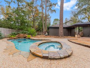6 Thornhedge Court, The Woodlands TX 77381