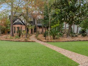 6 Thornhedge Court, The Woodlands TX 77381