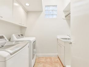 3 Hillside View Place, The Woodlands TX 77381