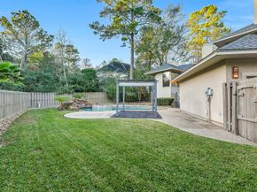 3 Hillside View Place, The Woodlands TX 77381