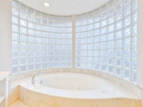 3 Hillside View Place, The Woodlands TX 77381