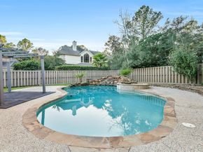 3 Hillside View Place, The Woodlands TX 77381