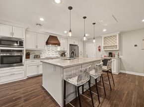 11102 Hillcroft Avenue, Houston TX 77096