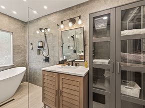 11102 Hillcroft Avenue, Houston TX 77096