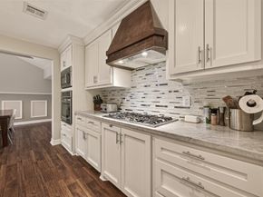 11102 Hillcroft Avenue, Houston TX 77096