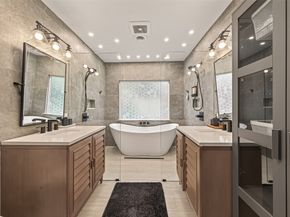 11102 Hillcroft Avenue, Houston TX 77096