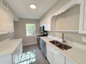 2115 WINROCK Boulevard 40, Houston TX 77057