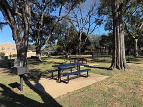 2115 WINROCK Boulevard 40, Houston TX 77057