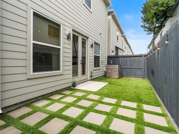 5202 Pinemont Creek Lane, Houston TX 77018