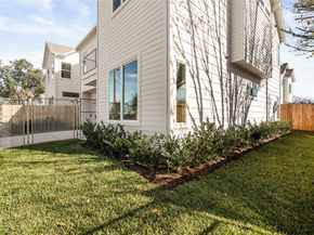 1702 Bringhurst Street A, Houston TX 77020