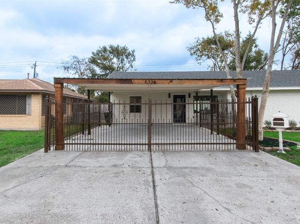 5326 De Lange Lane, Houston TX 77092