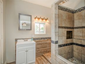 911 Wooding Street, Houston TX 77011