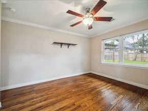 5211 W Bellfort Avenue, Houston TX 77035