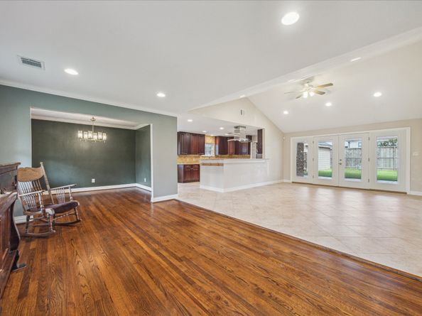 5211 W Bellfort Avenue, Houston TX 77035