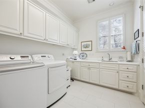 66 E Broad Oaks, Houston TX 77056