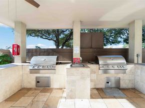 3525 Sage Road 1213, Houston TX 77056