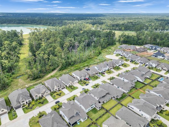 1174 Stillwater Pond Drive, Conroe TX 77304