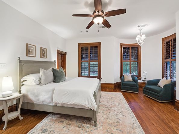 1011 Heights Boulevard, Houston TX 77008