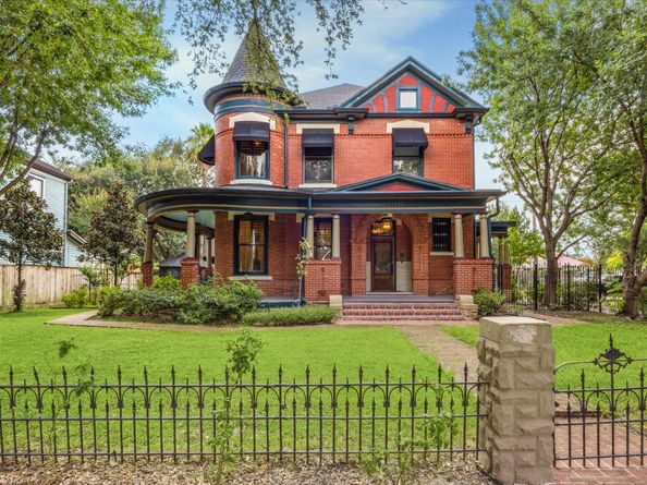 1011 Heights Boulevard, Houston TX 77008
