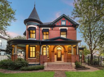 1011 Heights Boulevard
