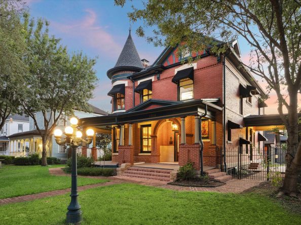1011 Heights Boulevard, Houston TX 77008