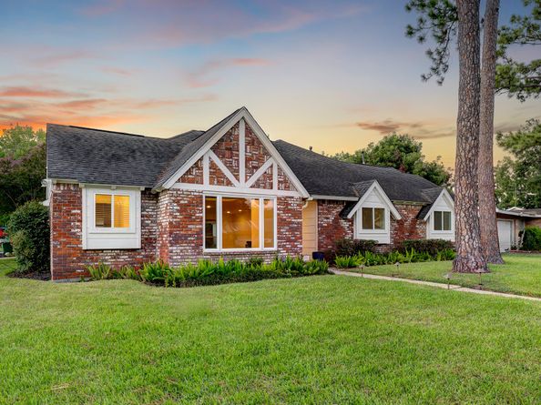 9780 Cedardale Drive, Houston TX 77055