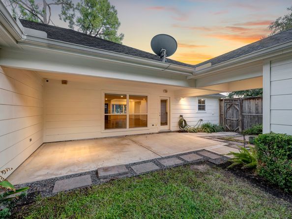 9780 Cedardale Drive, Houston TX 77055