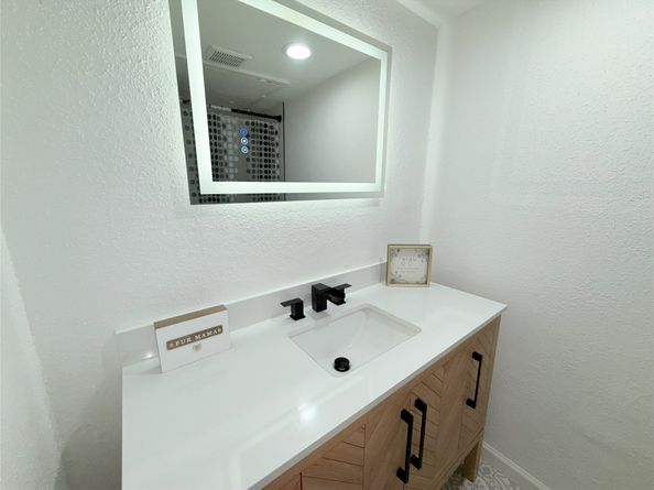 9090 S Braeswood Boulevard 115, Houston TX 77074