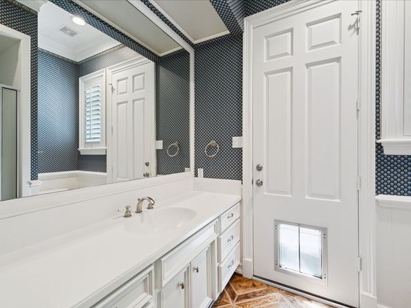 10911 Kemwood Drive, Hunters Creek Village TX 77024