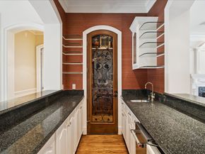 10911 Kemwood Drive, Hunters Creek Village TX 77024