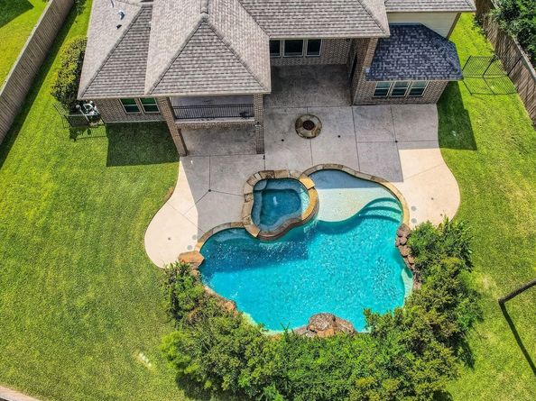6 Freestone Stream Place, The Woodlands TX 77389