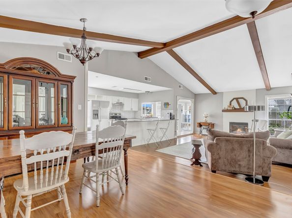 2138 Middle Creek Drive, Houston TX 77339