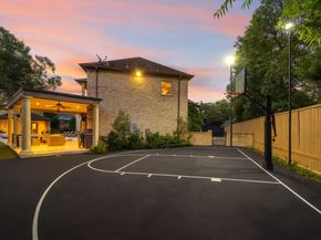 5440 Huckleberry Lane, Houston TX 77056