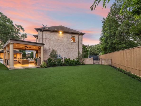 5440 Huckleberry Lane, Houston TX 77056