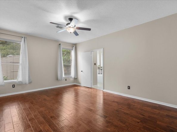 16050 Cedar Gully Dr, Friendswood TX 77546