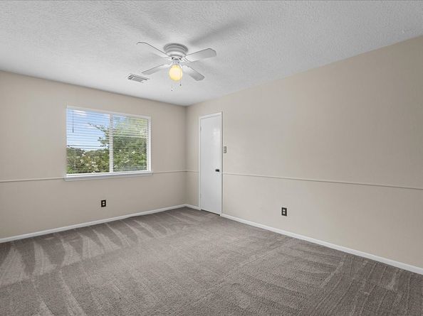 16050 Cedar Gully Dr, Friendswood TX 77546
