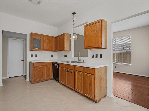 16050 Cedar Gully Dr, Friendswood TX 77546