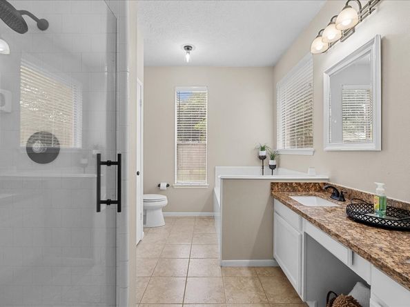 16050 Cedar Gully Dr, Friendswood TX 77546
