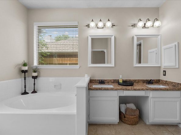 16050 Cedar Gully Dr, Friendswood TX 77546