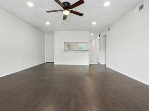 1901 S Voss Road 33, Houston TX 77057