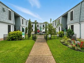 1901 S Voss Road 33, Houston TX 77057