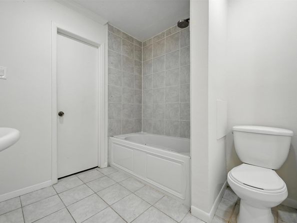 1901 S Voss Road 33, Houston TX 77057