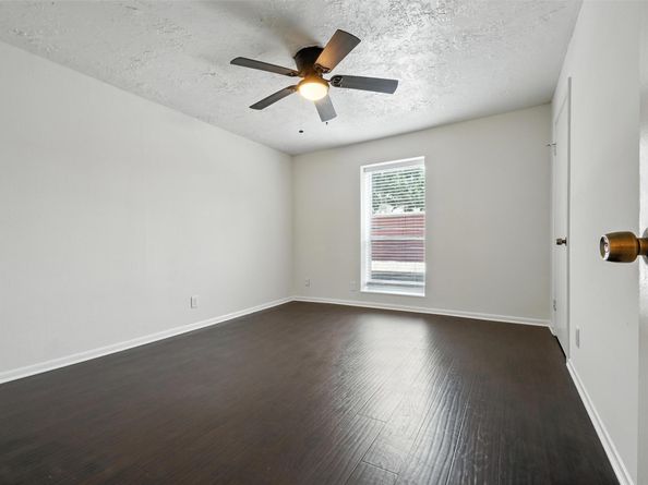 1901 S Voss Road 33, Houston TX 77057