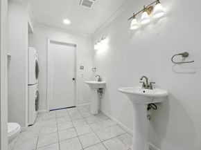1901 S Voss Road 33, Houston TX 77057