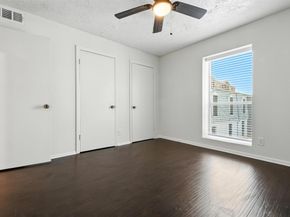 1901 S Voss Road 33, Houston TX 77057
