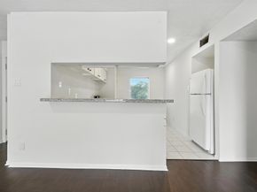 1901 S Voss Road 33, Houston TX 77057