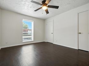 1901 S Voss Road 33, Houston TX 77057