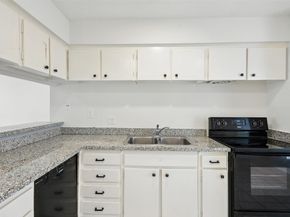 1901 S Voss Road 33, Houston TX 77057