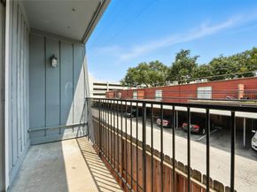1901 S Voss Road 33, Houston TX 77057
